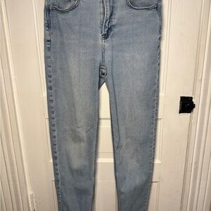 💓⚡️$10 DEALS 
American Eagle Outfitters Women’s light mom jeans, highrise size 0